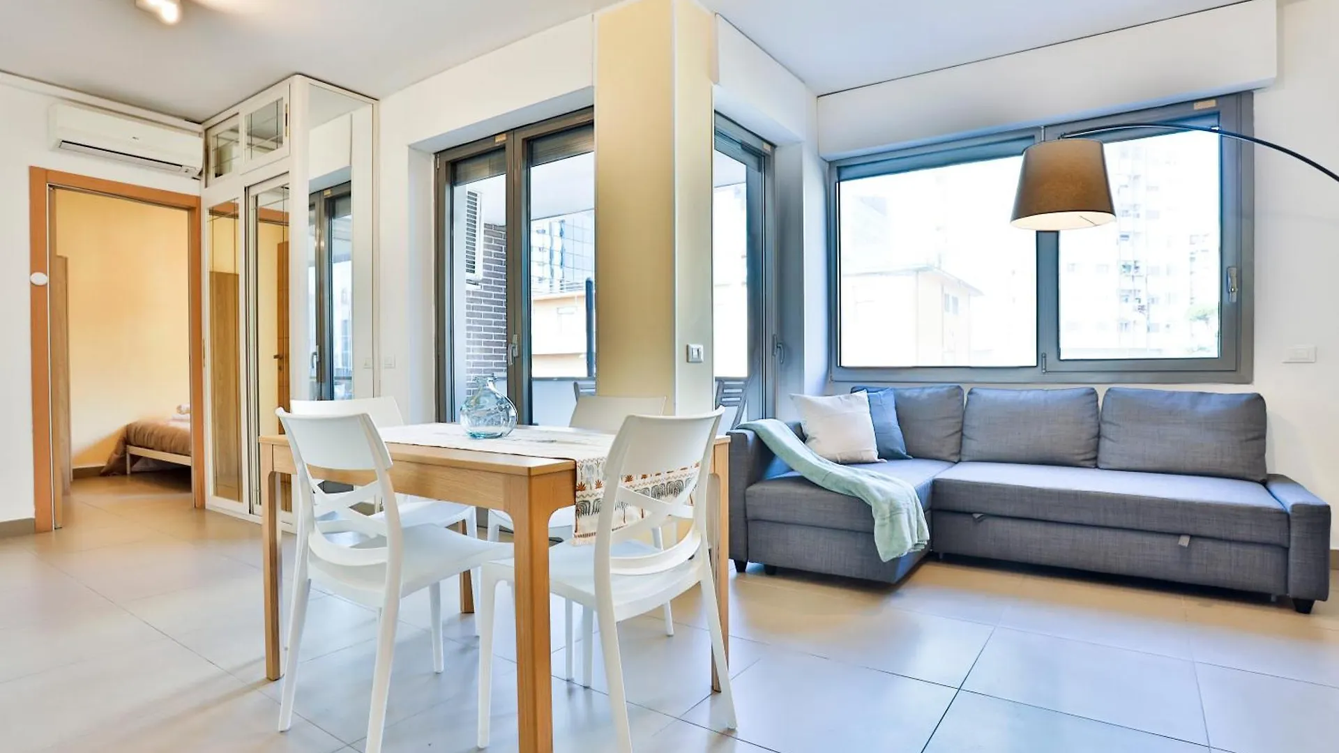 Sebeto Apartments With Parking & Netfilx Naples Italy