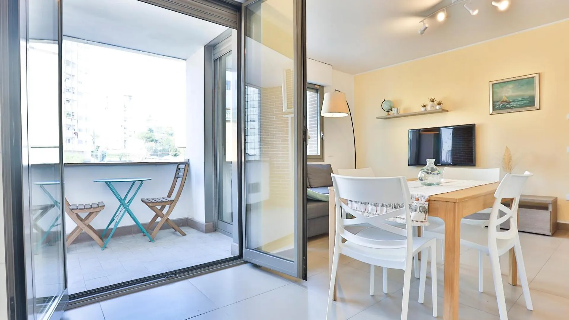 Sebeto Apartments With Parking & Netfilx Naples Italy