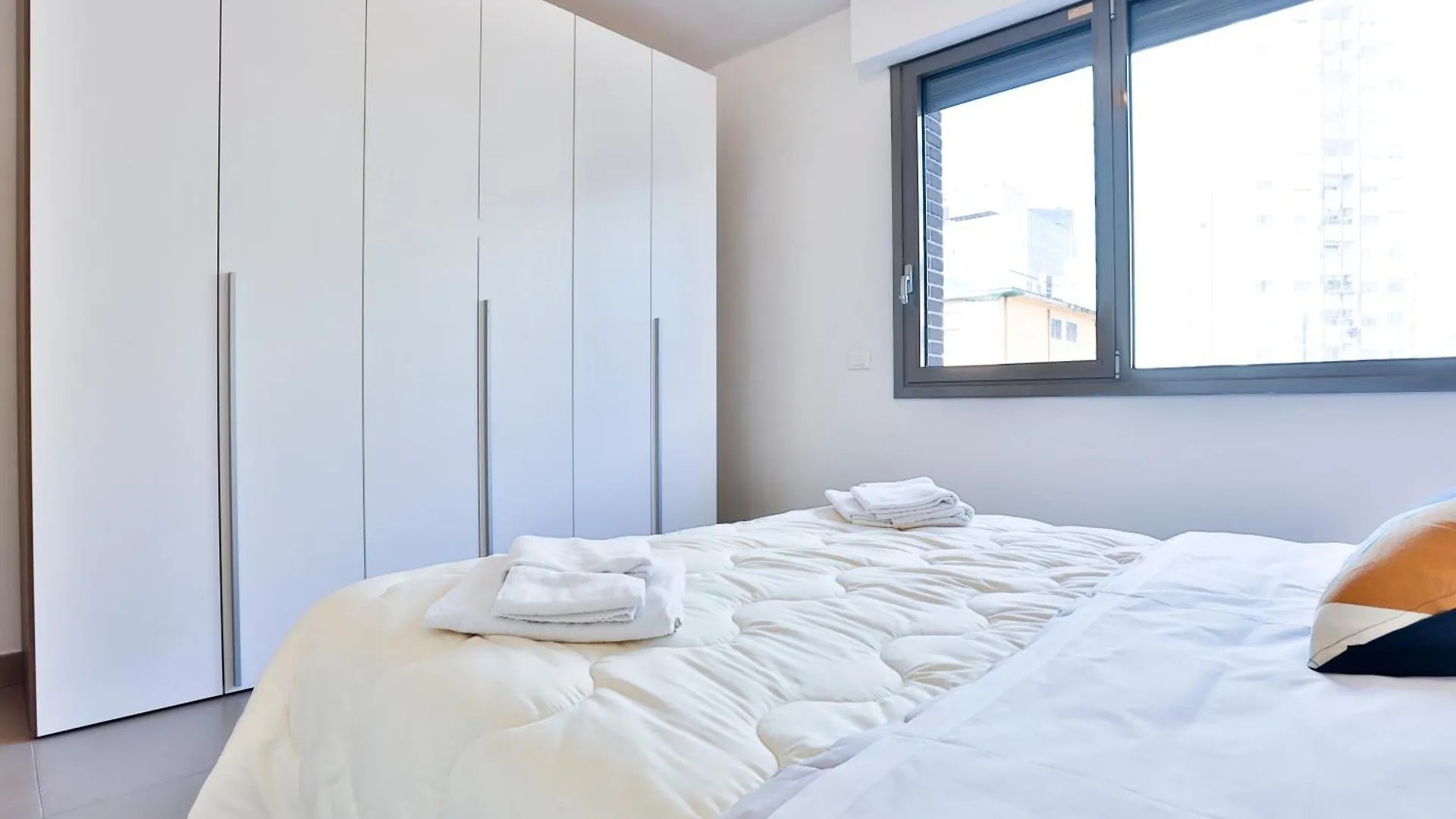 Sebeto Apartments With Parking & Netfilx Naples Italy