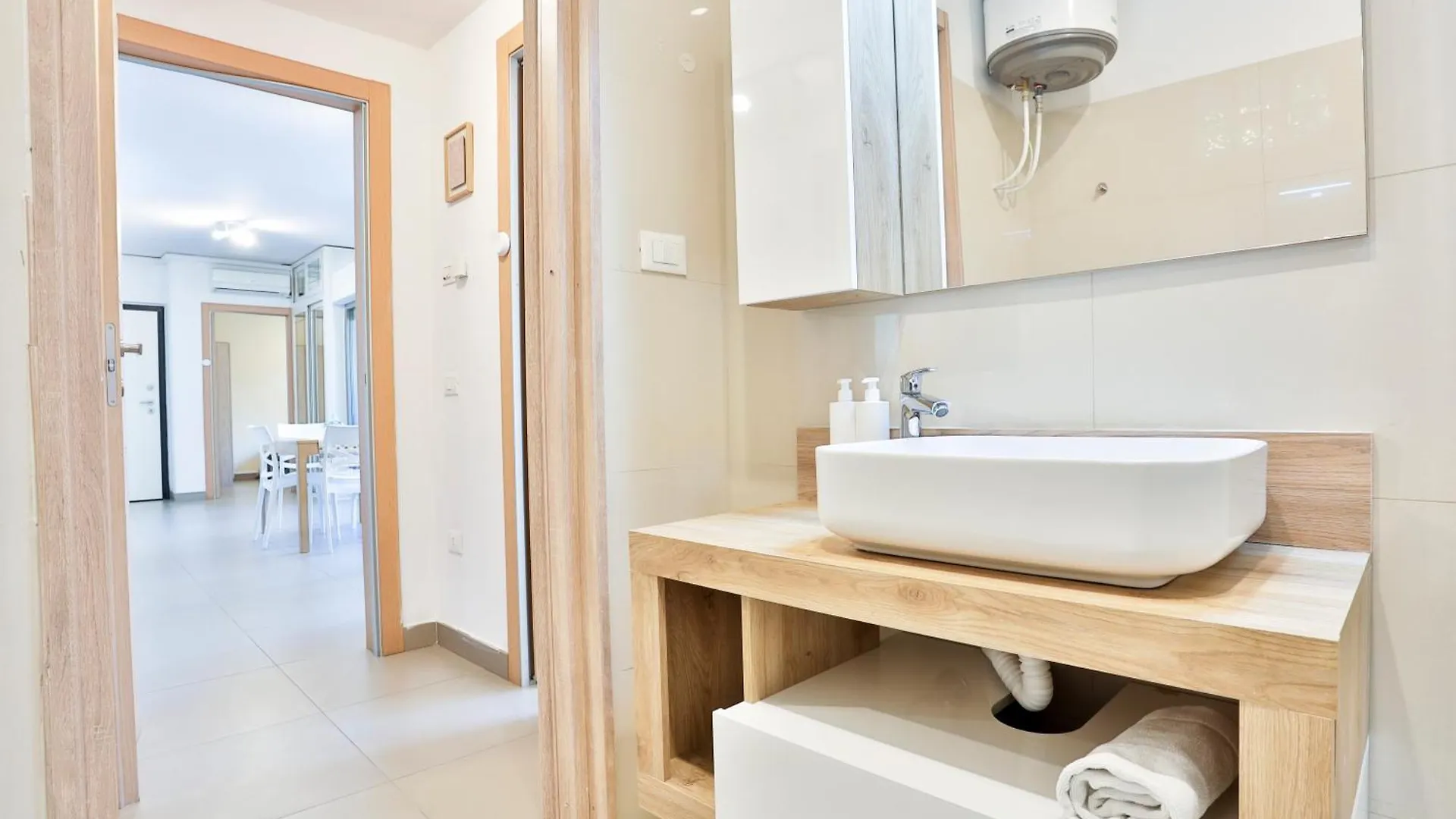 Sebeto Apartments With Parking & Netfilx Naples Italy