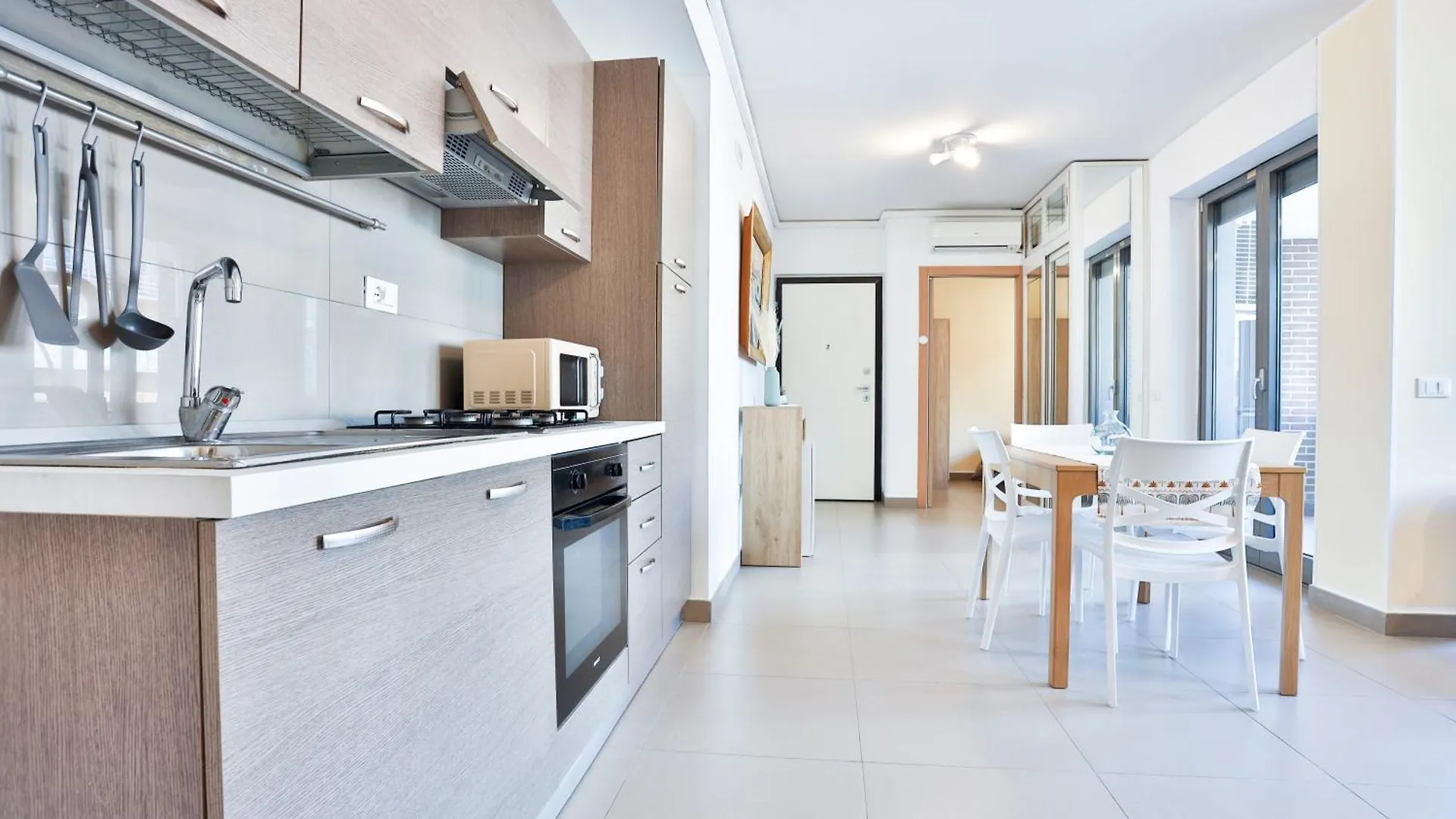 Sebeto Apartments With Parking & Netfilx Neapol