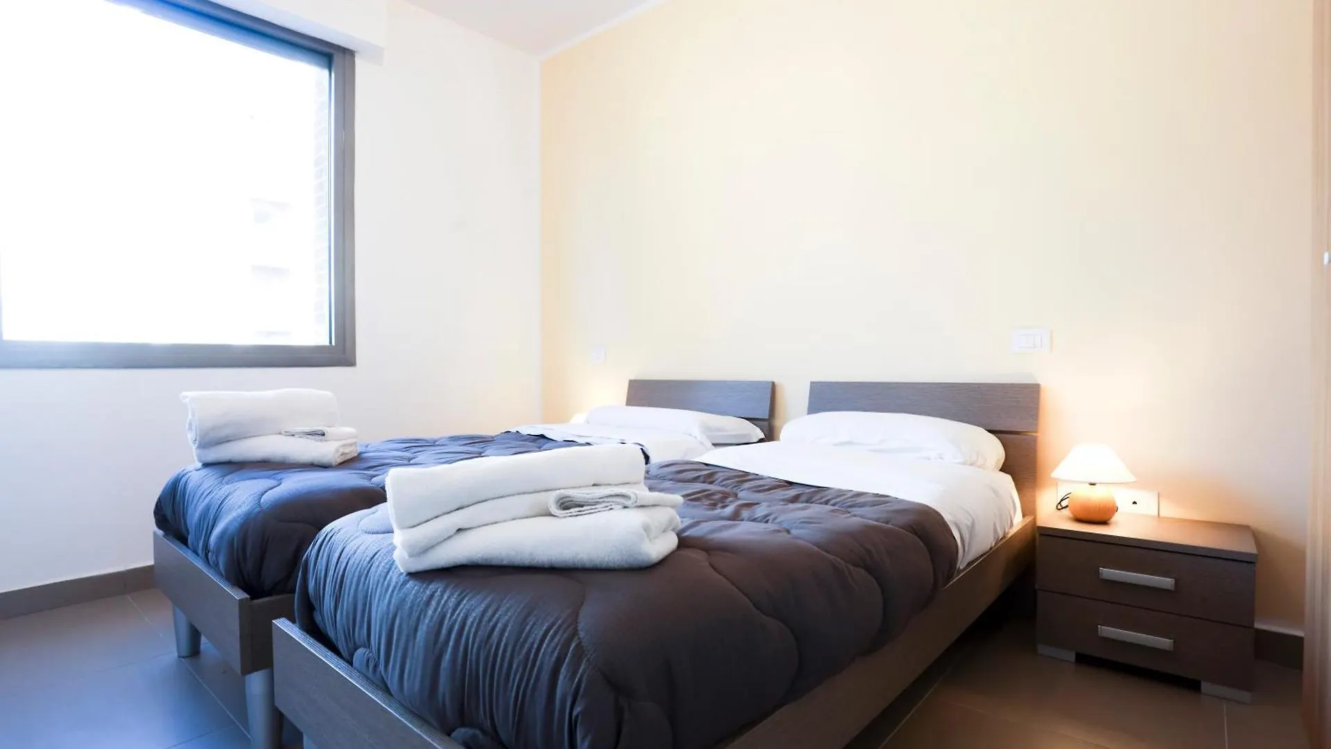 Sebeto Apartments With Parking & Netfilx Neapol