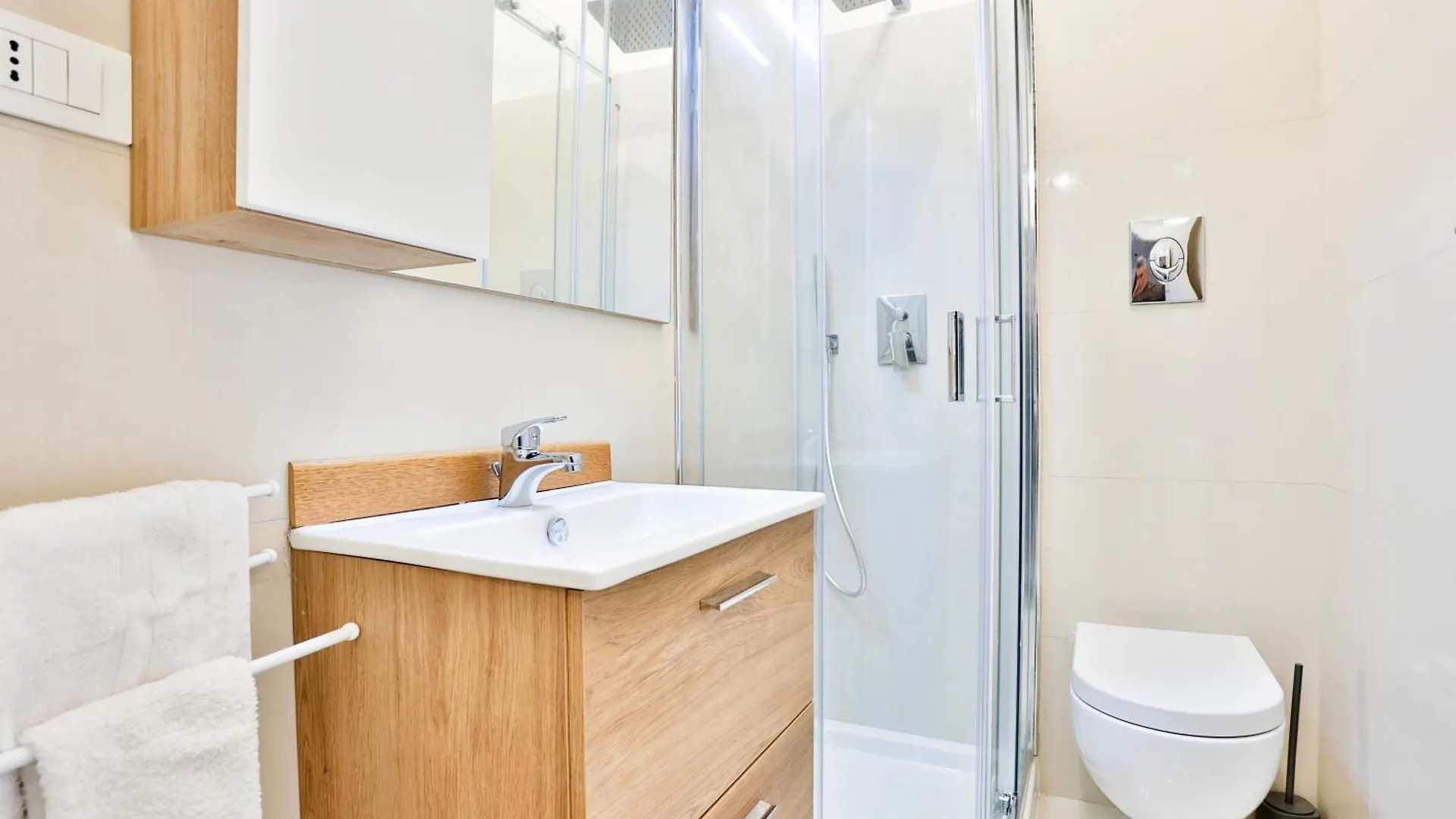 Sebeto Apartments With Parking & Netfilx Neapol