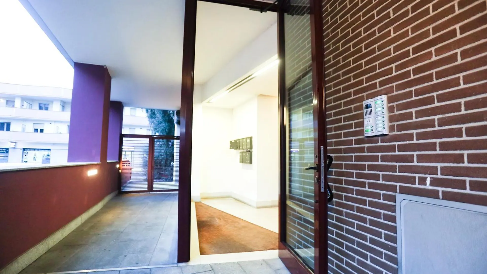 Sebeto Apartments With Parking & Netfilx Naples Italy