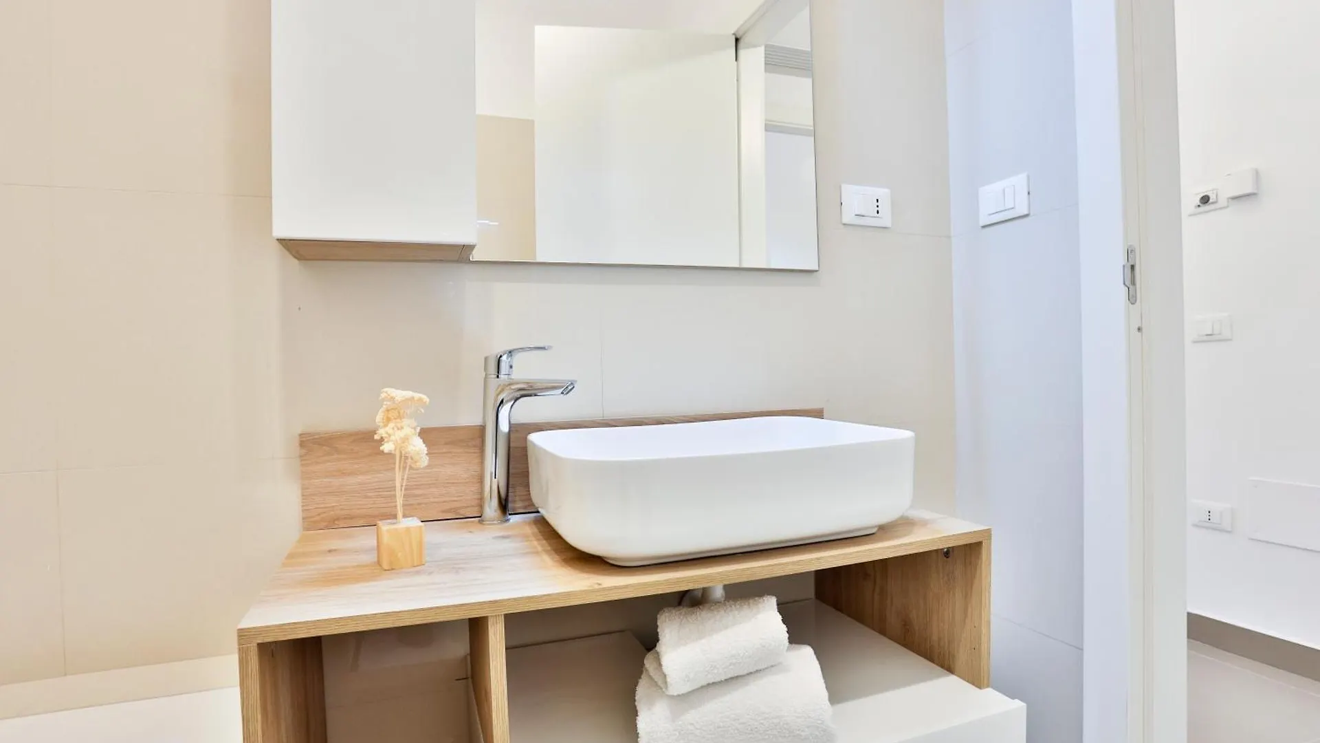 Sebeto Apartments With Parking & Netfilx Naples 0*,